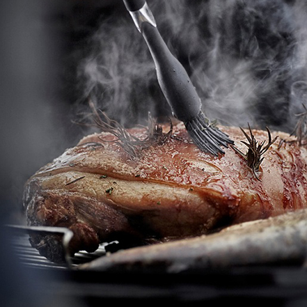 Spanferkelkeule by Weber