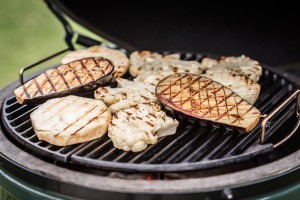 Gegrillter Blumenkohl, Knoblauchsellerie und Aubergine